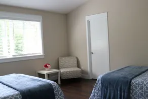 Shoreline Mini Inn - Image 4
