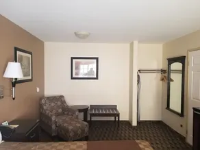 Sunburst Spa & Suites Motel - Image 2