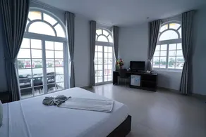 Golden Sunset Hotel - Image 3
