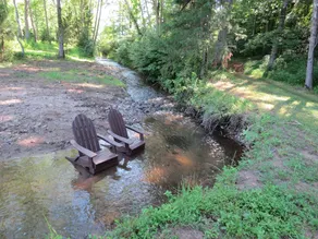 Southern Comfort Lakeside Cabin Resort - Image 2