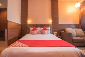 Penthouse Hotel By OYO Rooms - Image 3
