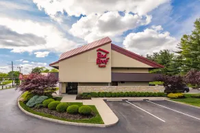 Red Roof Inn Cincinnati Northeast - Blue Ash - Image 2