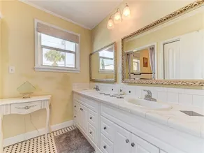Anastasia Cottage, 2 Bedrooms, Walk to Beach, Sleep 4 - Image 2