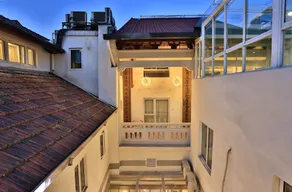 U Hotel Xintiandi - Image 4