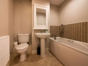 Royale Blenheim Apartment - Image 3