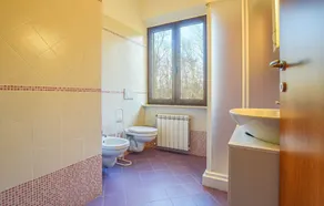 Beautiful Home in Chiusdino With Wifi and 5 Bedrooms - Image 4