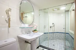 Charming Castle Hotel - Image 2