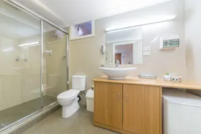 Melbourne's Princes Park Hotel - Image 2