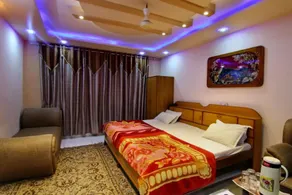 OYO 4956 Hotel Maharaja Palace - Image 3