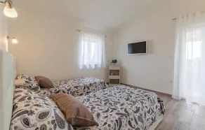 Nice Home in Radeki Polje With Sauna, Wifi and 4 Bedrooms - Image 5