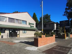 Linwood Lodge Motel - Image 2