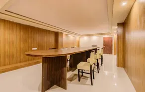 Hotel Beehive Grand - Image 4