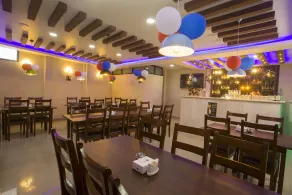 OYO 146 Somewhere Hotel & Restaurant - Image 2