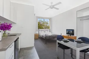 Manly Beachside Apartments - Image 2