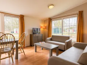 Cosy Chalet With Combi-microwave, Next to a Nature Reserve - Image 4