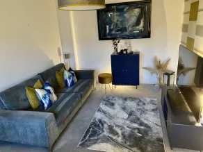 Stunning 4 Bed House With Cinema Room & Parking - Image 2