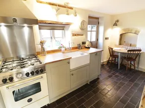 Ivy Cottage - Image 2
