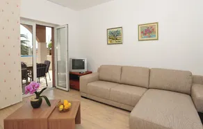 House in Kaštel Gomilica for 18 people with 7 rooms Ref. 626077 - Image 4