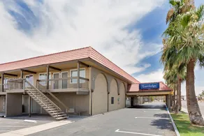 Travelodge by Wyndham El Centro - Image 3