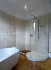 Remarkable 4-bed House in Ashburton - Image 3