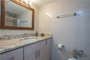 Gorgeous Apartment walking distance to Beach!! - Image 3