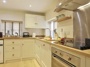 Stylish Holiday Home in Snape With Garden - Image 4