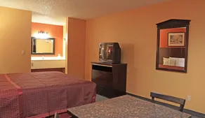 Travel Plaza Inn - Image 5