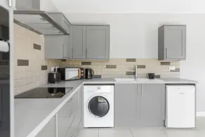 Impeccable 1-bed Apartment in Ebbw Vale, Wales - Image 5
