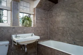 Rydon Court - Luxury family home with extensive views over Exeter Golf Course - Image 3