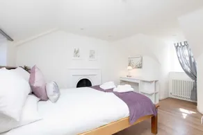 Spacious 4 Bedroom Apartment near Meadows - Image 3