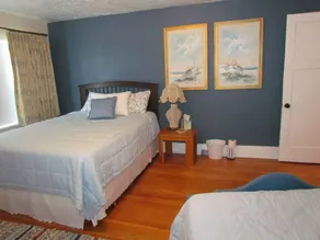 Rocky Mountain Red Brick Inn - Image 4
