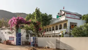 Backpacker Panda Chand Palace - Image 4