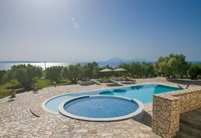 Amazing Villa with private pools and sea views - Image 3