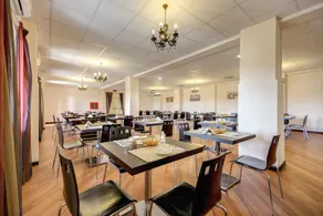 Regal Park Hotel - Image 3