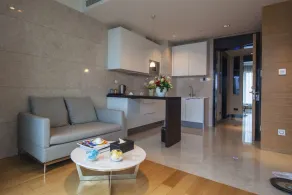 Qingdao Majesty Mansion Hotel - Image 2