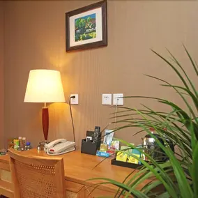 Red Lion Hotel - Image 4