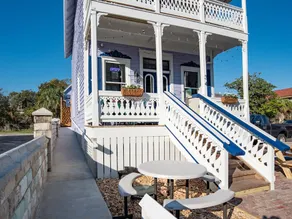 Updated Victorian Gem W/ Private Balcony 1 Bedroom Home - Image 5