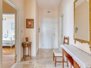 Snug Holiday Home in Salò With Balcony - Image 3