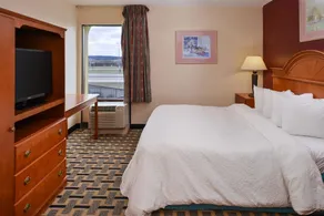 Americas Best Value Inn Moline - Image 5
