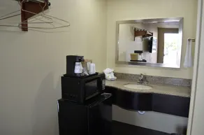 Budget Inn Williamsville - Image 4