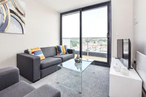 Skinner Lane Apartments - Image 5