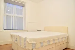 1 Bedroom Apartment in Walworth - Image 2