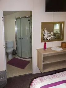 Squirrel Lodge at Woodlands View - Image 2