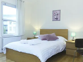 LCS London Bridge Apartments - Image 2