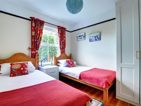 Cozy Holiday Home With Fireplace at Saint Merryn Cornwall - Image 3