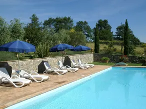 Cosy Apartment With Communal Pool and Stunning Views - Image 2
