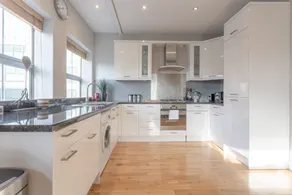 Spacious Ideal Loft in Heart of Hackney - Image 3