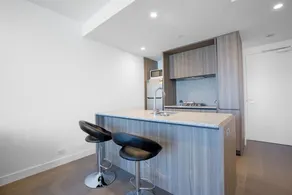 Charming Gem In Center Melbourne - Image 5