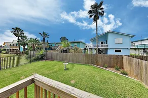 Charming Downtown Getaway W/ Spacious Interior 2 Bedroom Home - Image 3