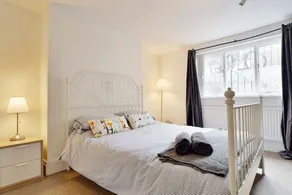 Quaint 3 bedroom garden flat in the heart of Camden Town. - Image 4
